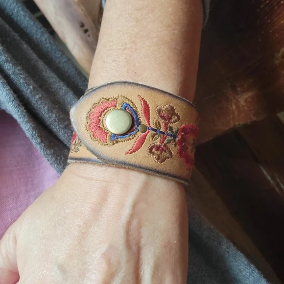 Embroidered Leather Cuff Bracelet - Picture 10 of 10